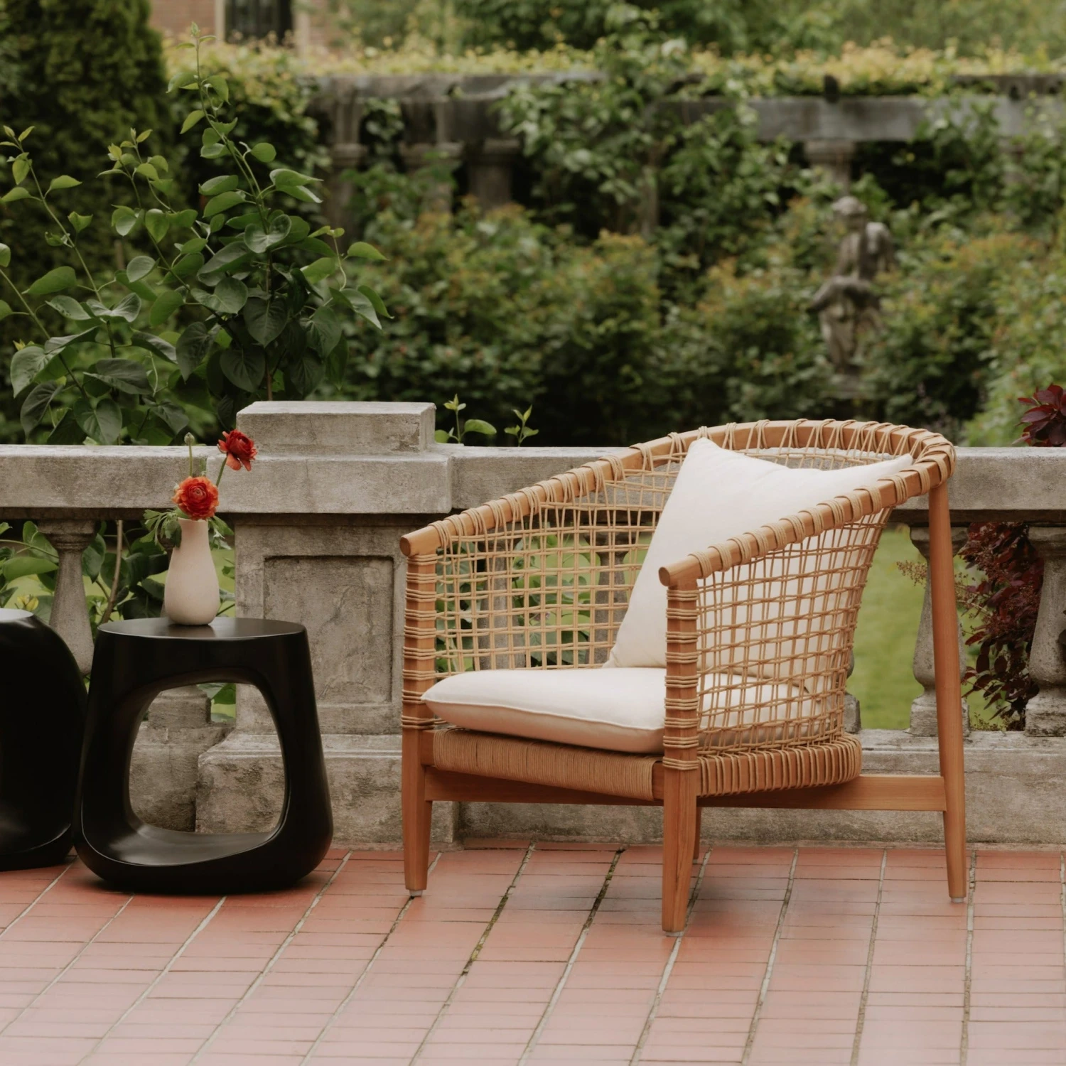 Luna Outdoor Lounge Chair - Image 2