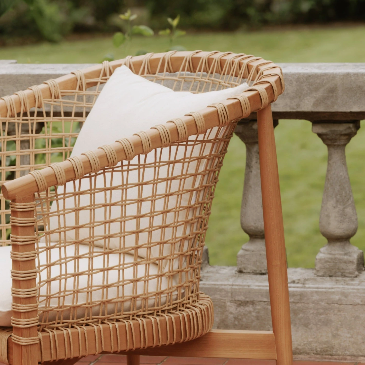 Luna Outdoor Lounge Chair - Image 3